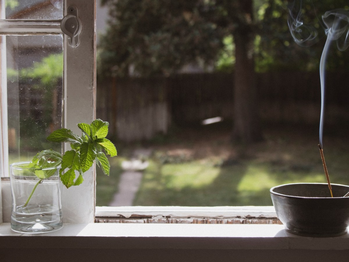 The health risks of burning&nbsp;incense.